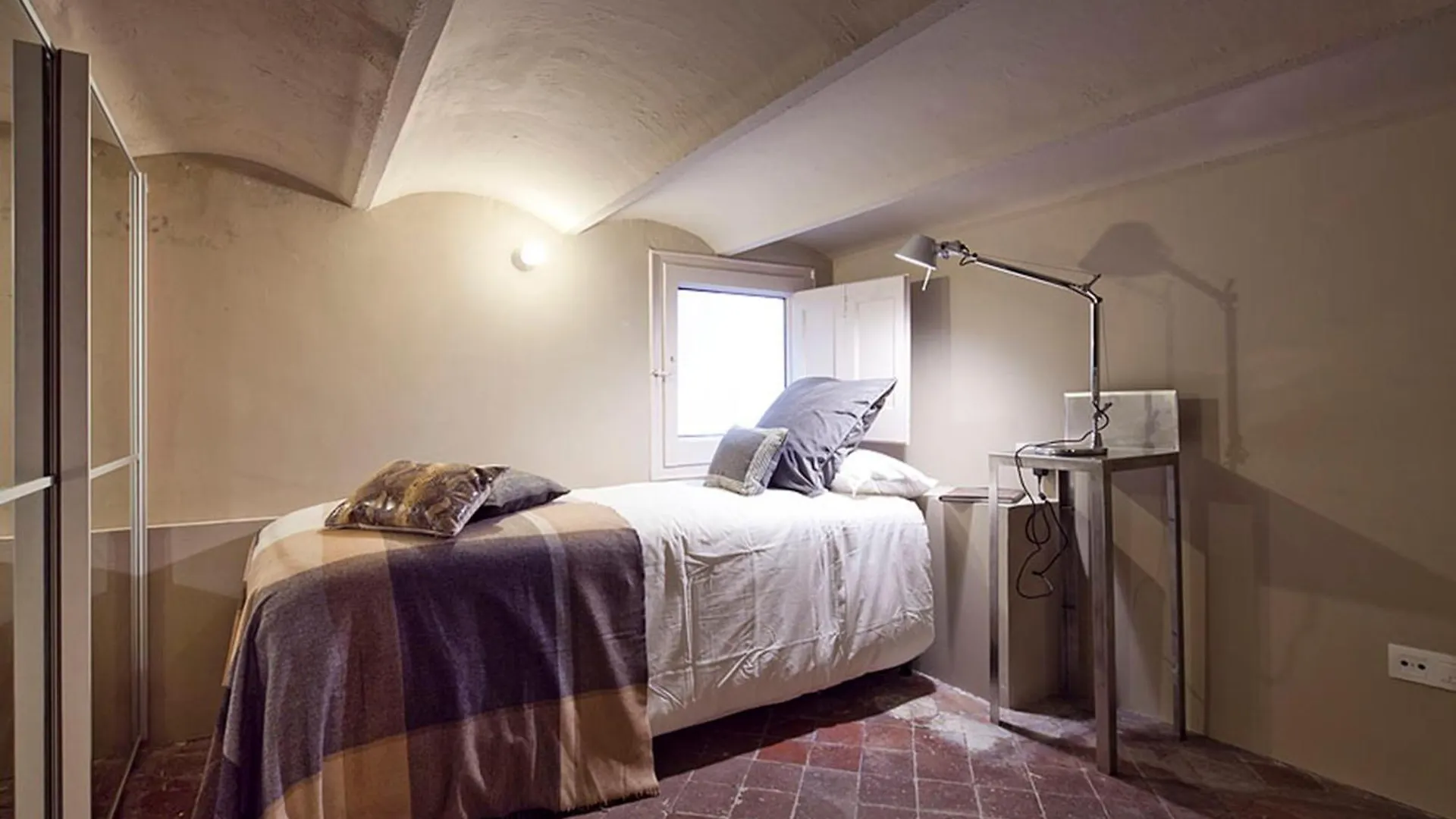 My Space Emirates - Apartments In Rambla De Catalunya Barcellona 0*,  Spagna