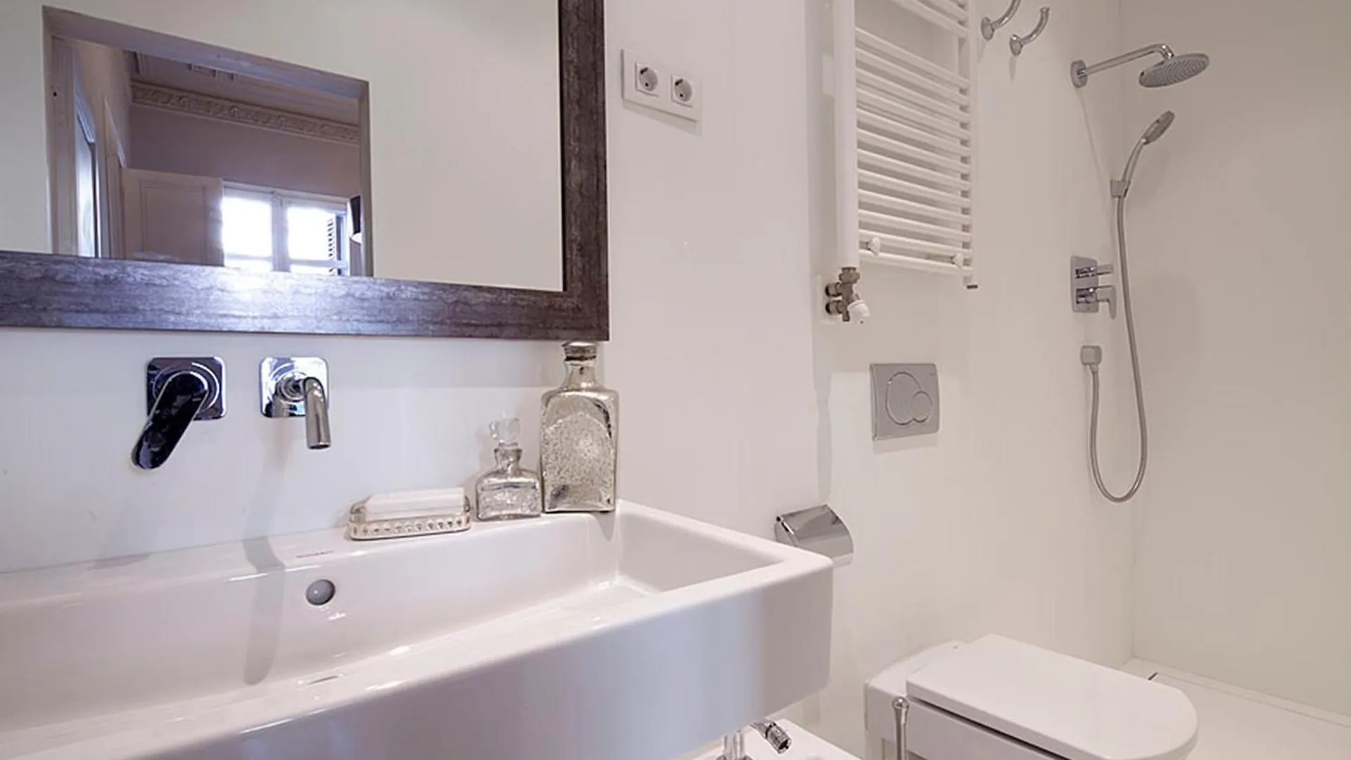 My Space Emirates - Apartments In Rambla De Catalunya Barcellona
