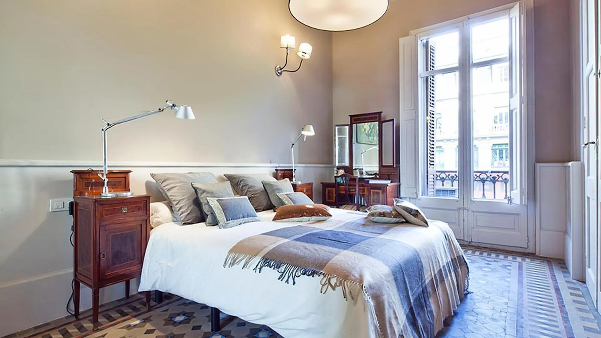 My Space Emirates - Apartments In Rambla De Catalunya Barcellona